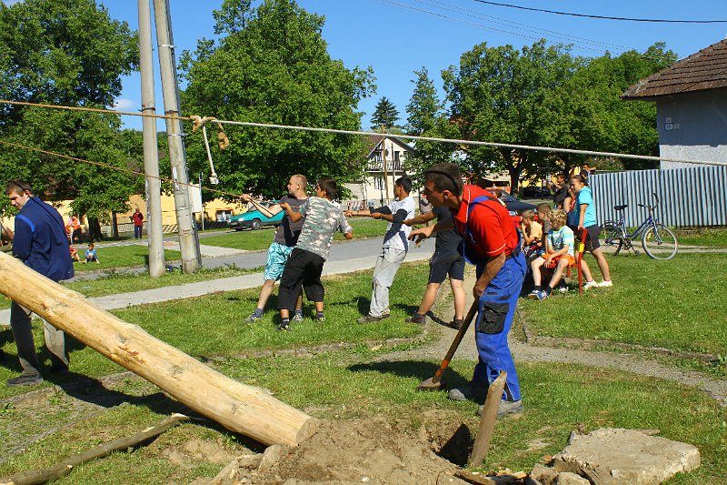 Stavanie maja (18).JPG